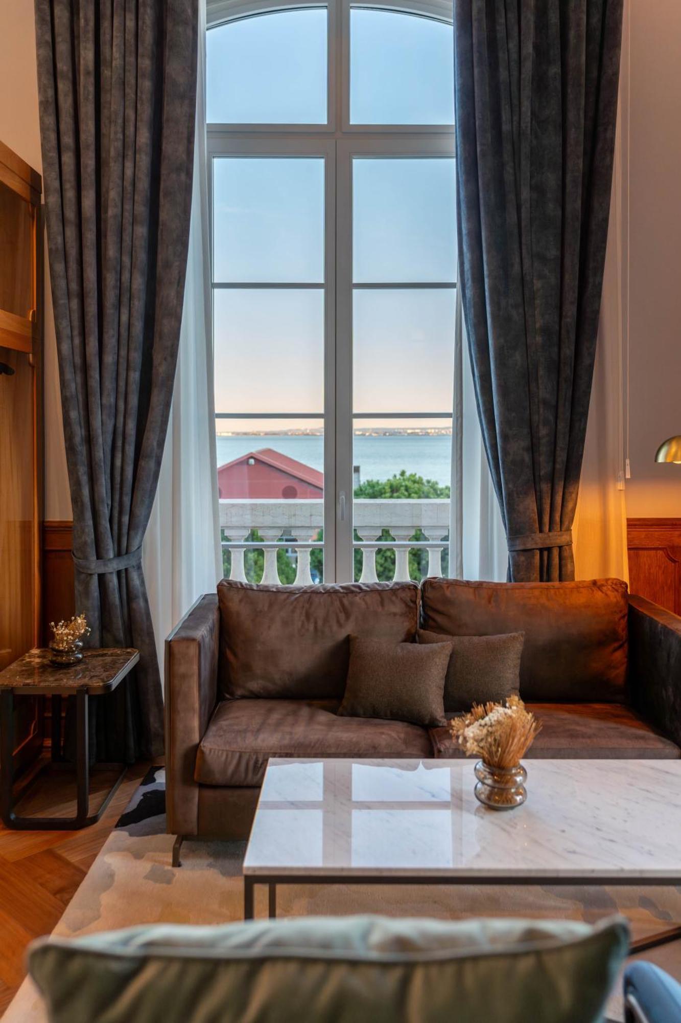 The Editory Riverside Hotel, An Historic Hotel Lisboa Ngoại thất bức ảnh A room at the hotel